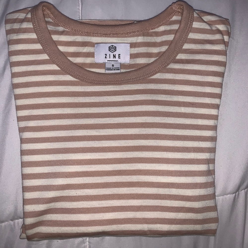 Cute zumiez tee shirt, great condition, never worn :)